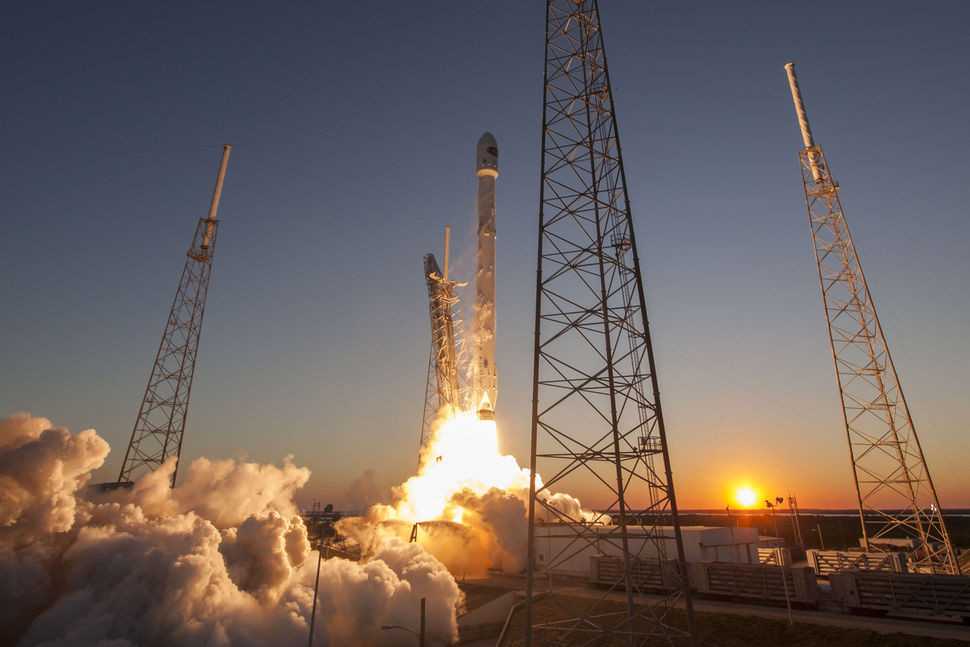 Lanzamiento de un cohete espacial