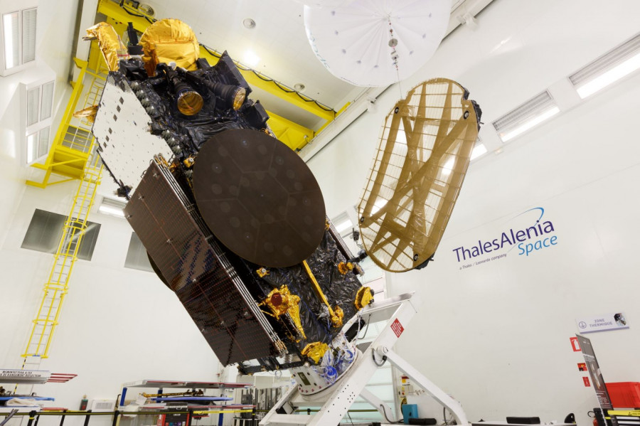 Construcción del Hellas Sat 3  Inmarsat S EAN. Foto Thales.