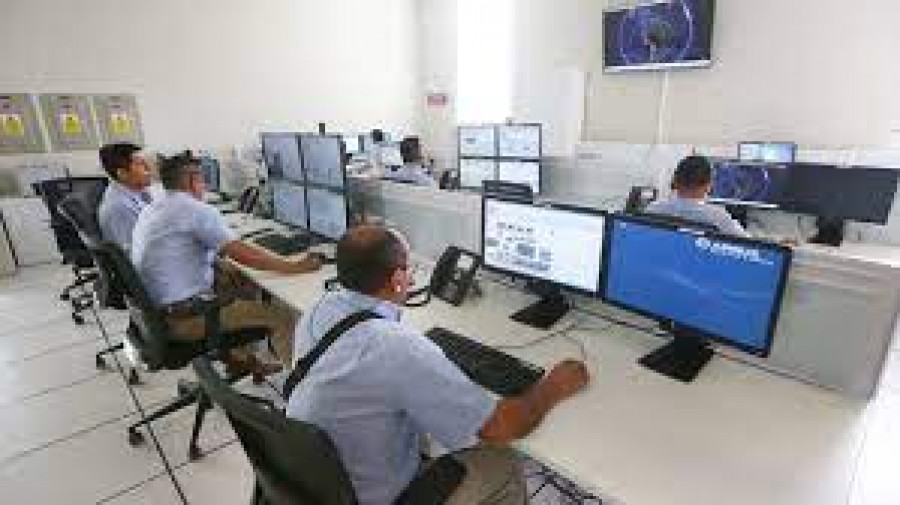 Personal e instalaciones del Cnois durante la visita del viceministro de Comunicaciones, Virgilio Tito Chura. Foto Ministerio de Defensa.