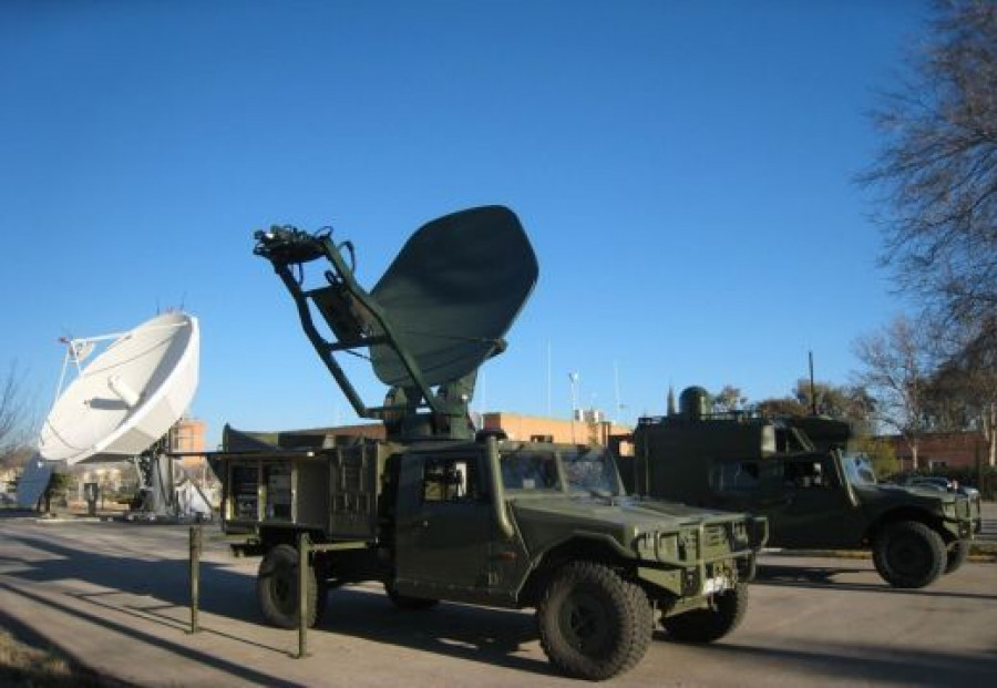 Vehículo con terminal satélite. Foto Ejército de Tierra