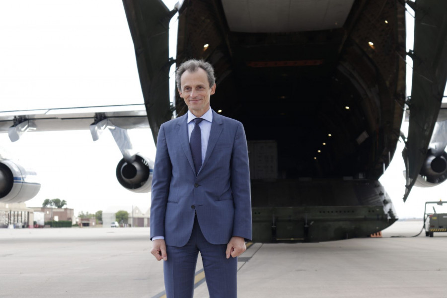 Ministro de Ciencia e Innovación, Pedro Duque, despidiendo a Ingenio. Foto VSP.
