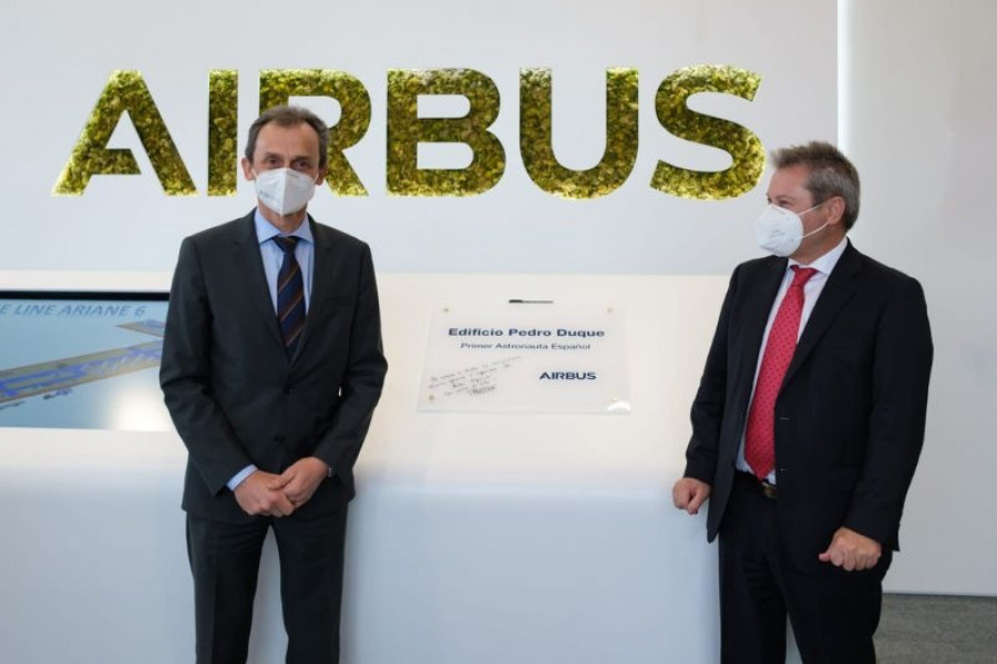 El ministro Duque junto al responsable de airbus España, Alberto Gutiérrez. Foto RRSS Alberto Gutiérrez