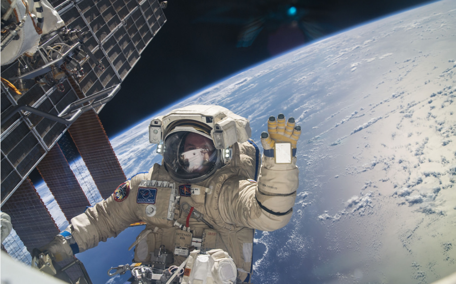 Astronauta realizando una caminata espacial. Foto NASA