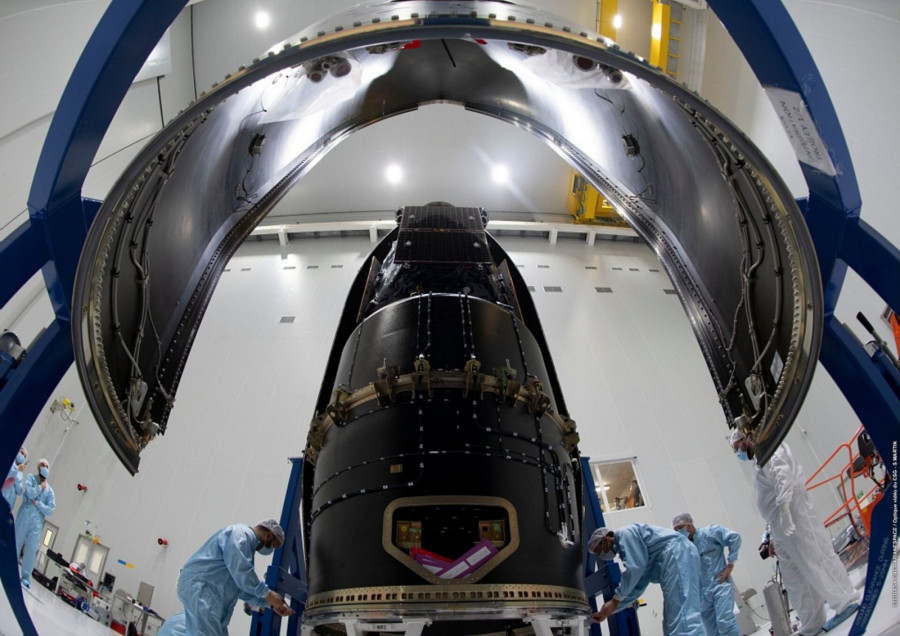 El satélite Ingenio encapsulado en el cohete Vega. Foto ESA
