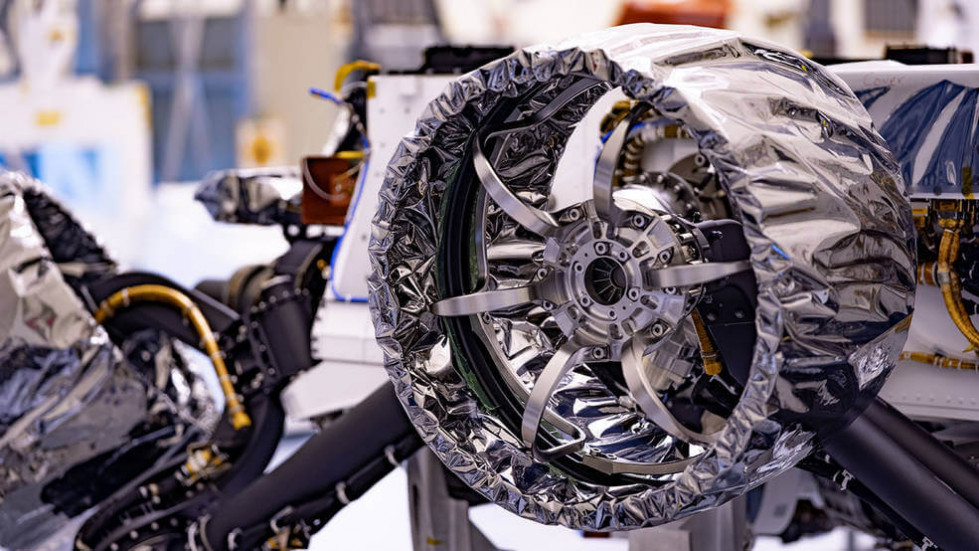 Ruedas de Perseverance. Foto NASA.