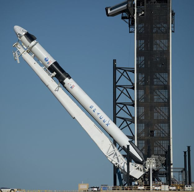Falcon 9 en la plataforma de lanzamiento 39A. Foto NASA