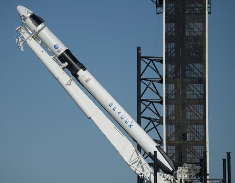 Falcon 9 en la plataforma de lanzamiento 39A. Foto NASA
