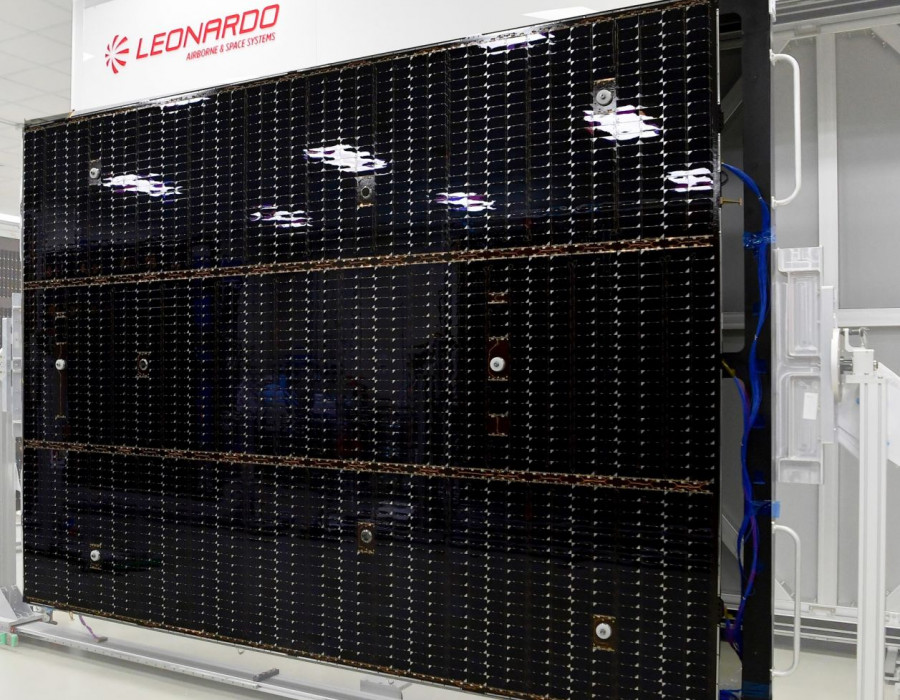 Uno de los paneles solares para Juice elaborados por Leonardo. Foto Leonardo
