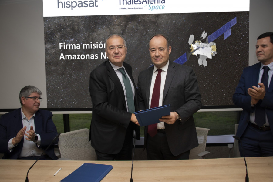 Firma del acuerdo en Madrid. Foto Hispasat.