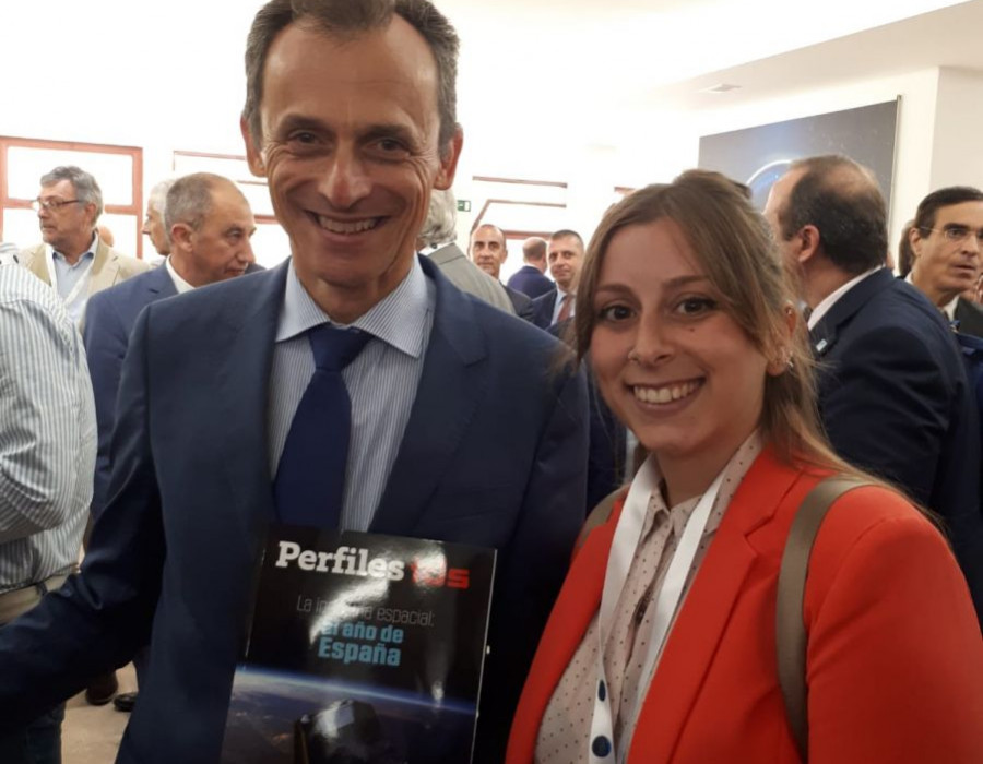 Entrega del Perfiles a Pedro Duque. Foto MBS.