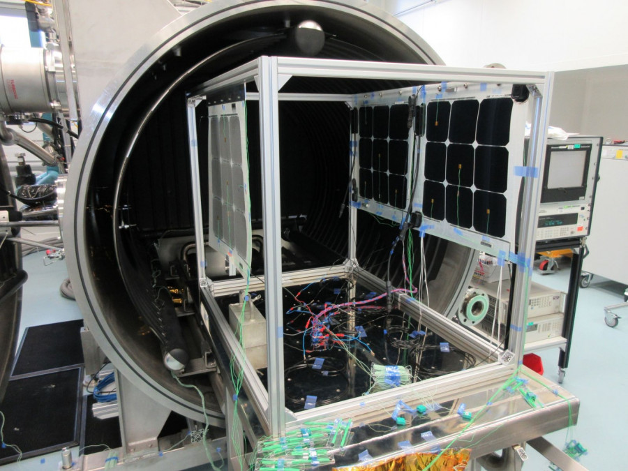Tests Panneaux solaires Stratobus 1 light   Copyright Thales Alenia Space