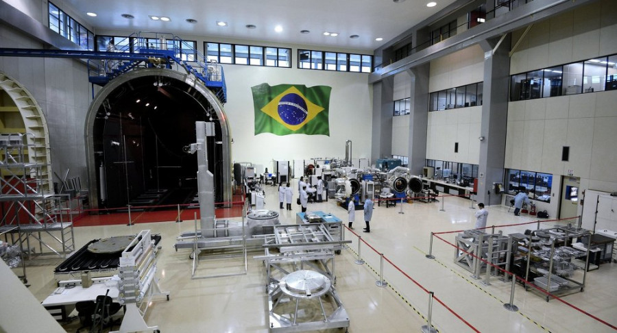 Sala limpia en Brasil. Foto AEB.