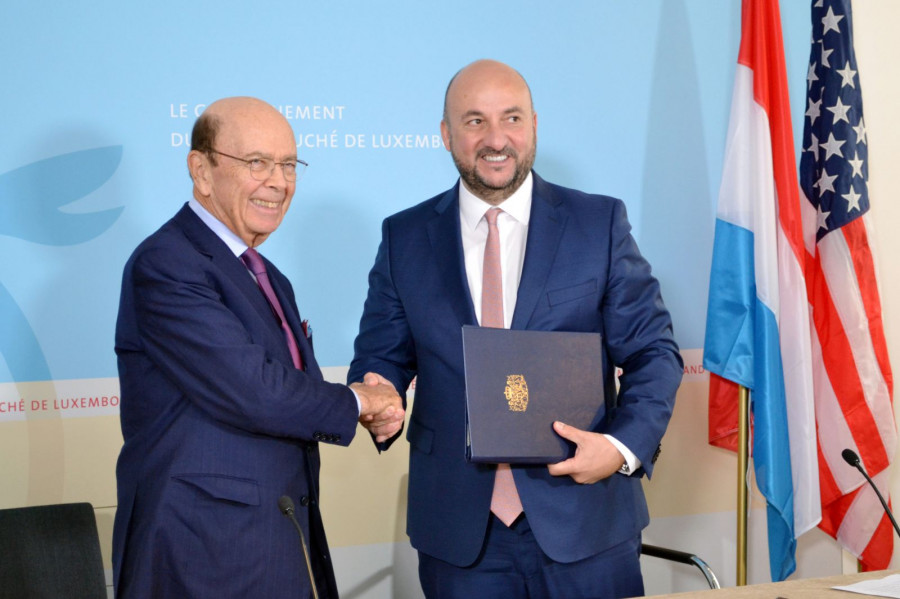 Firma del acuerdo. Foto Gobierno de EEUU.