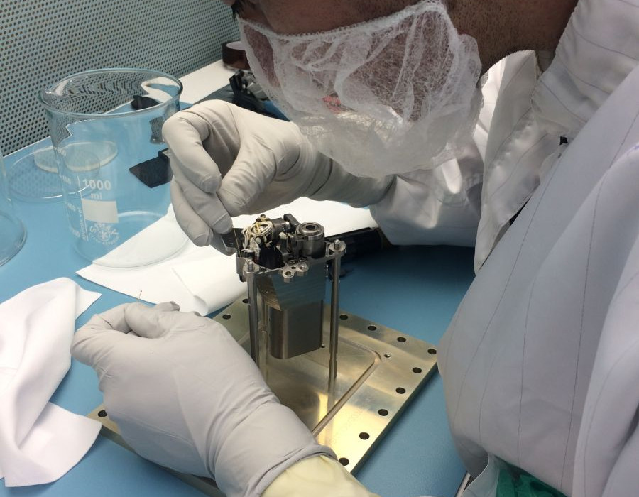 LIDAX Technician during integration