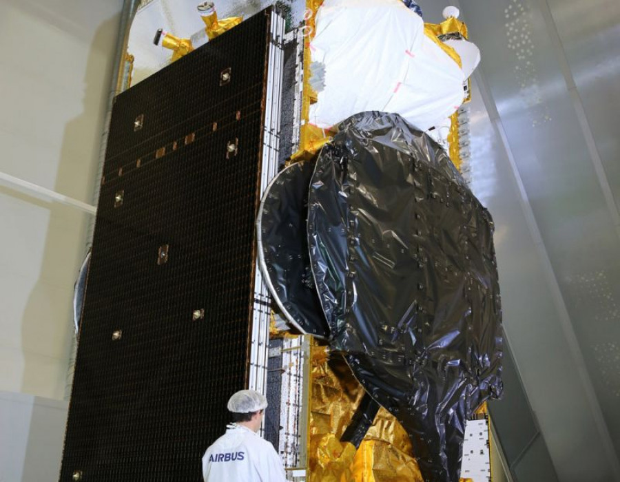 SES12 Packing Copyright Airbus   D Marques 1