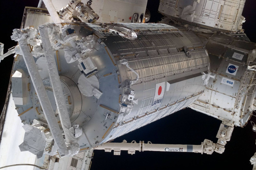 Iss017e009046 03b783aad870c504e6f564c07d558ed6