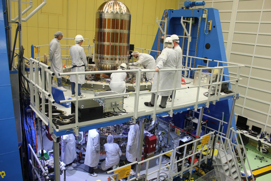 Orion service module fuel tank installation 1