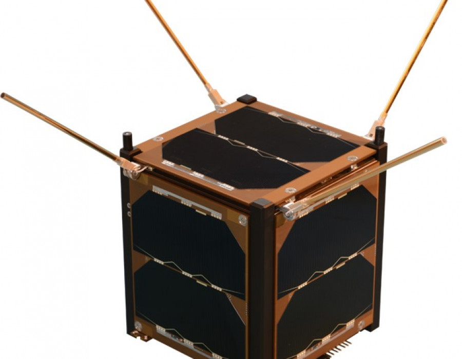 Foto maqueta satelite Irazu para nota primer satelite guatemalteco