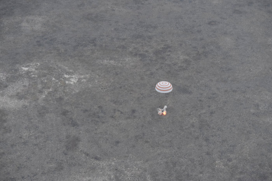 Soyuz TMA 16M landing node full image 2