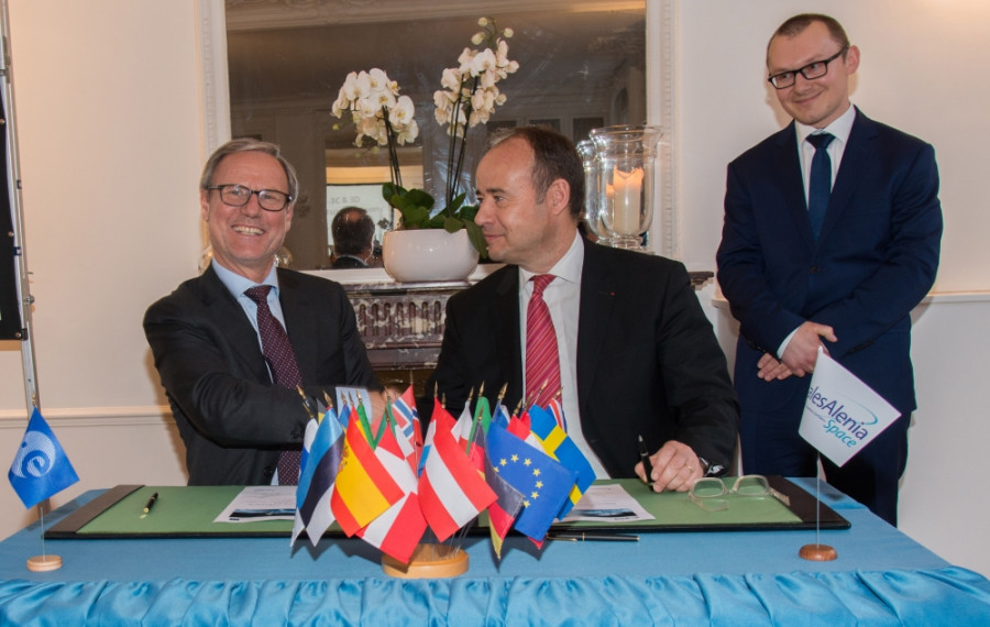 Sentinel 3C 3D contract signature light copyright ESA