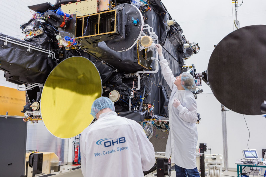 Hispasat 36W 1 1