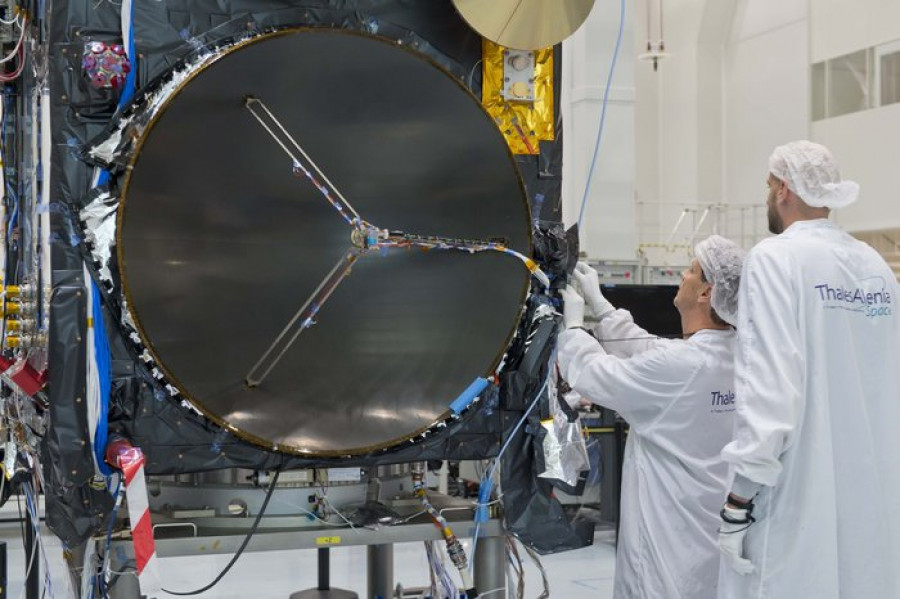 Sentinel 3 in the cleanroom node full image 2