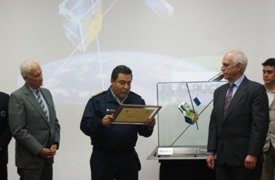 Nanosatelites PUCP lanzadosnov2013 inscritosregistro Conida 450px