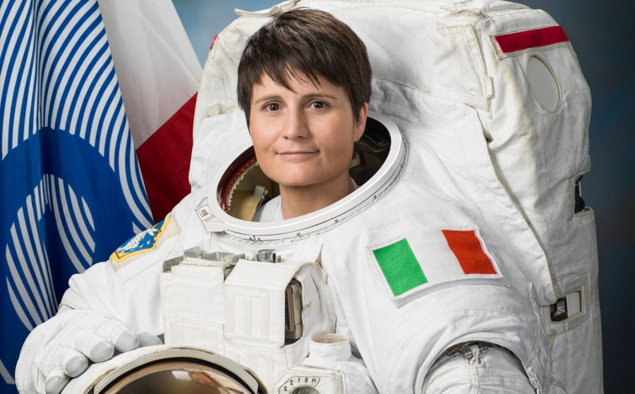 Samantha Cristoforetti pillars