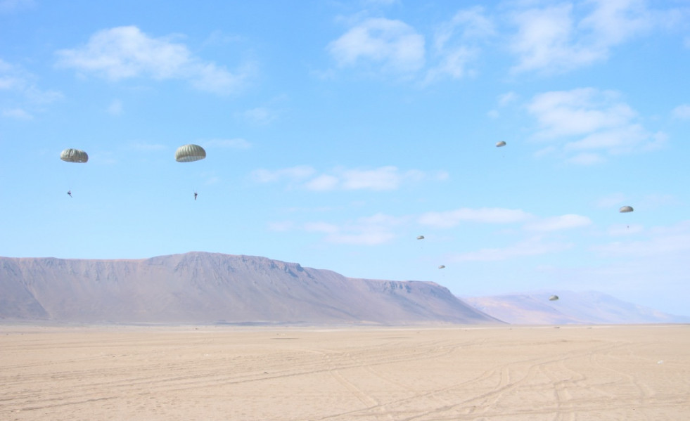 El Ejército de Chile realiza la Certificación de Paracaidistas año 2022 en la VI División