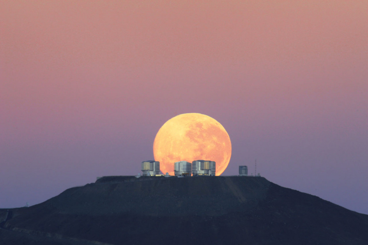 Moonset behind ESO s Very Large Telescope VLT Chile pillars