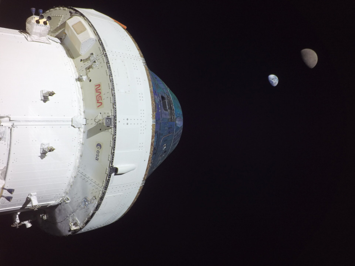 European Service Module Orion Moon Earth pillars