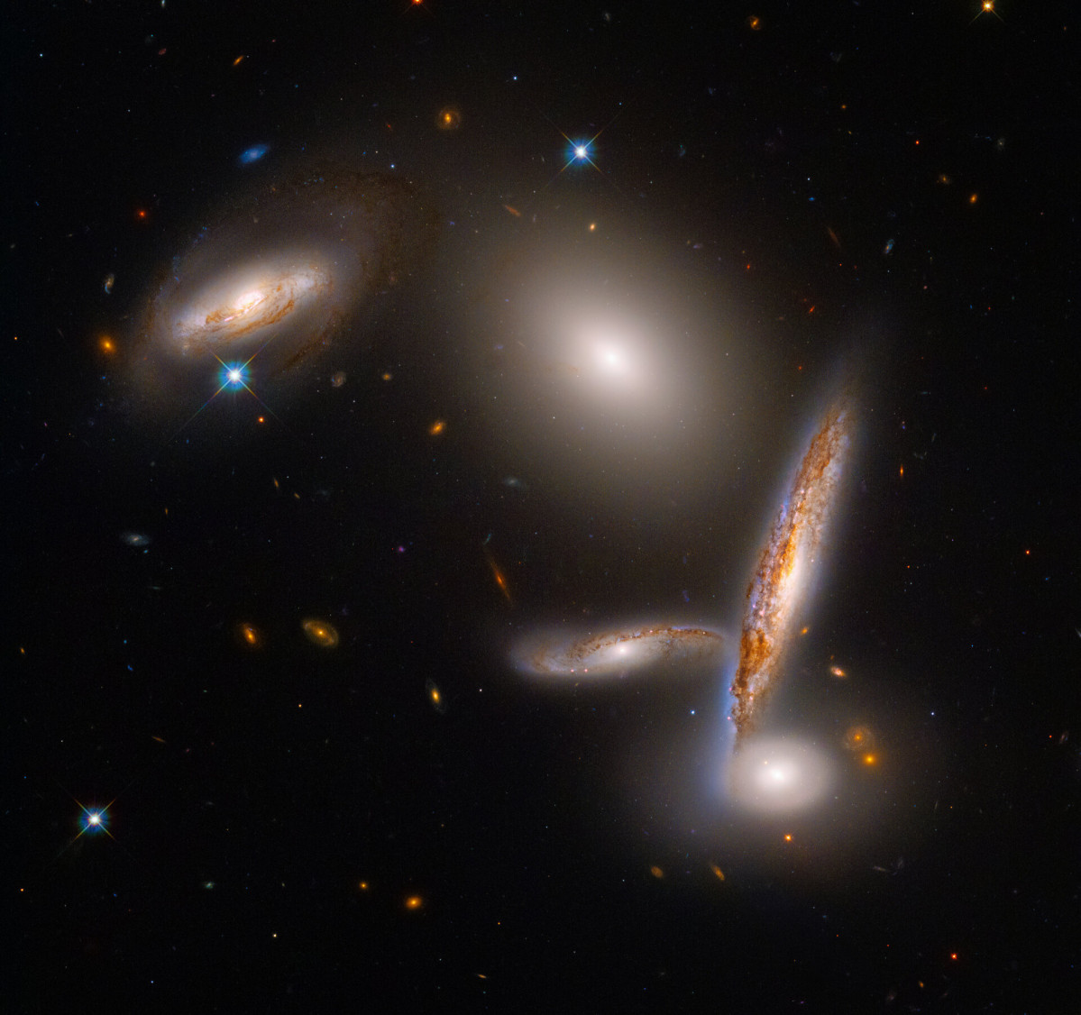 Celebrating Hubble s 32nd birthday with a galaxy grouping pillars