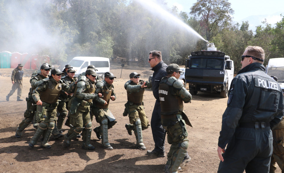 Carabineros de Chile y la Policía de Hamburgo intercambian experiencias en control de orden público
