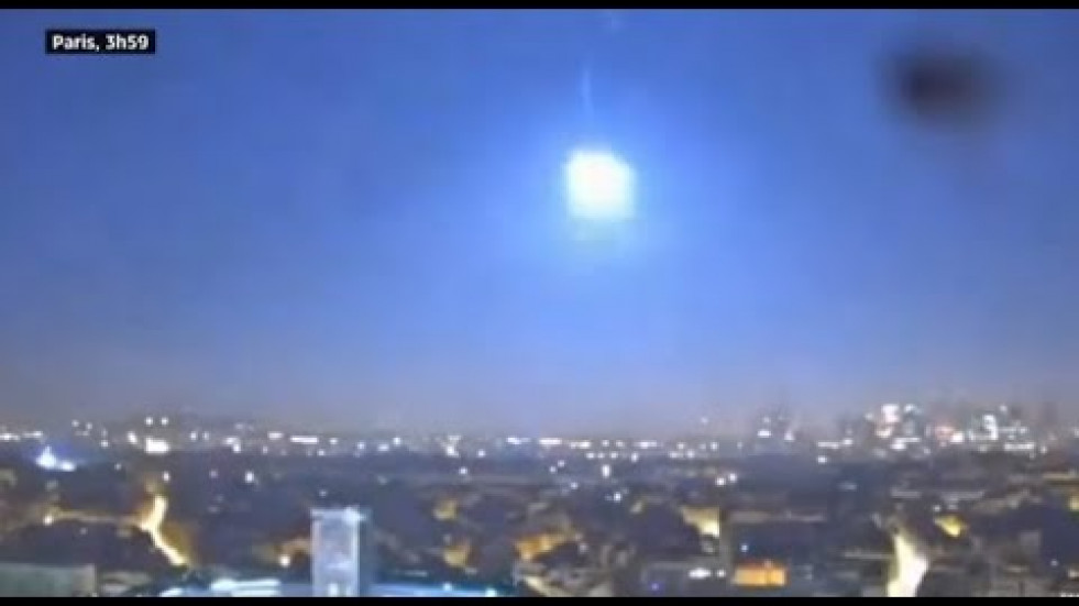 Un asteroide cae sobre Francia e ilumina el cielo nocturno de París