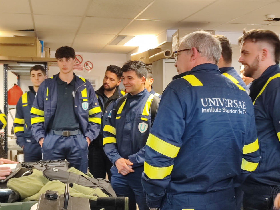 Los alumnos de Universae reciben una formación para pilotar drones de hasta 25 kilos