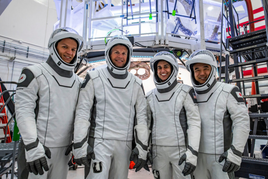 NASA Crew 7 in suits 1024x683