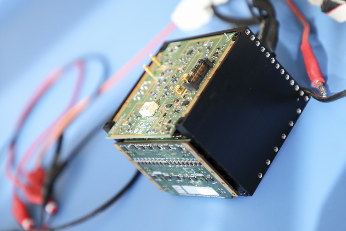 Mini radar for asteroid CubeSat