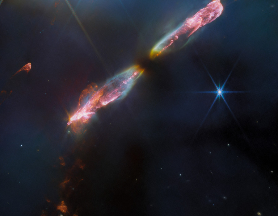 Webb snaps supersonic outflow of young star