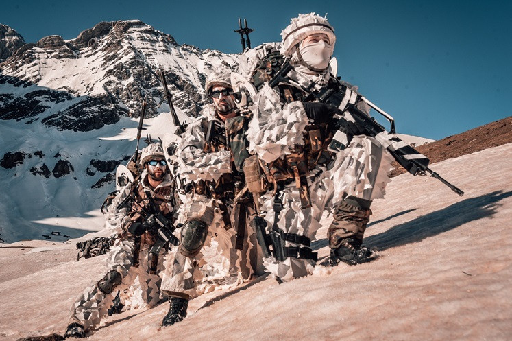 Los ejércitos de Chile y España prueban sus habilidades de combate en montaña en Navarra