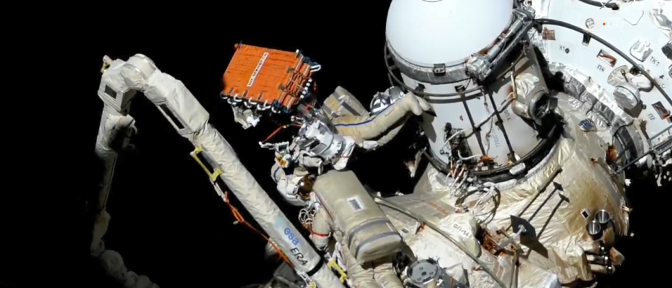 NASA TV caminata espacial cosmonauts prep radar comms system
