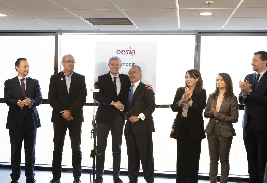Foto de familia inauguración sede Vigo de Grupo Oesía