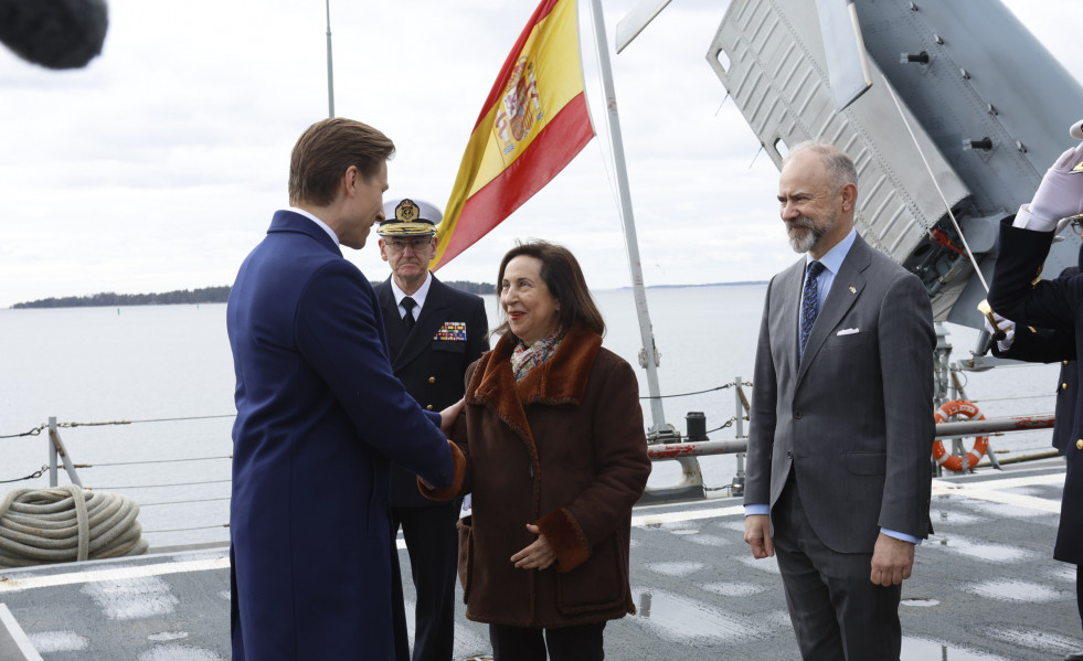 La ministra Robles visita Helsinki