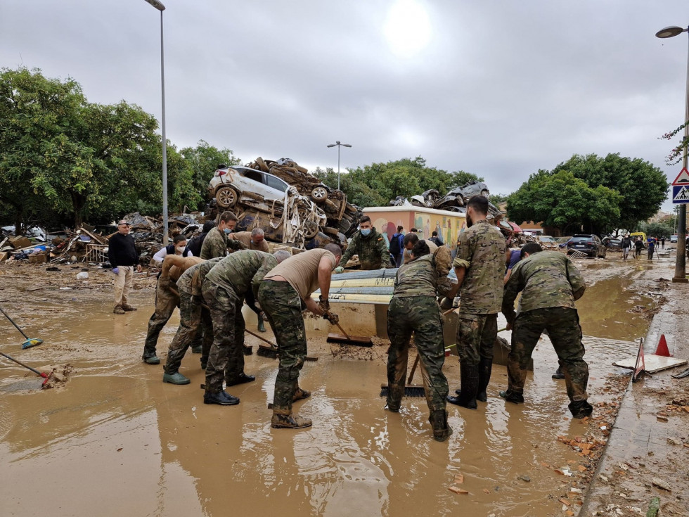Las Fuerzas Armadas ya tienen 7.800 militares sobre el terreno en Valencia
