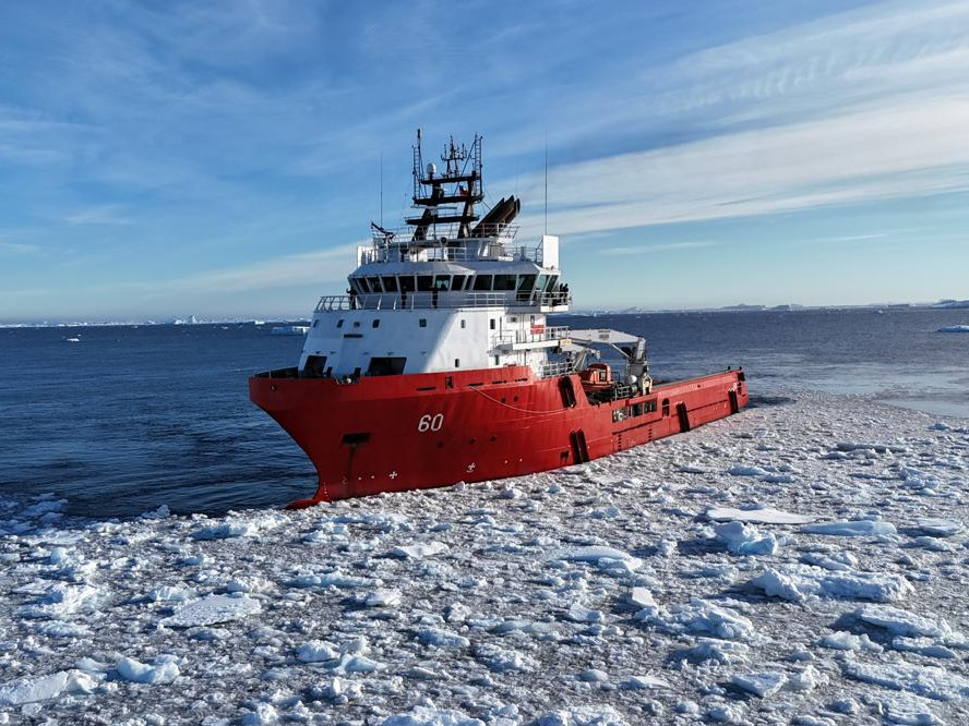 El remolcador ATF-60 Lientur de la Armada de Chile inicia su primera campaña antártica en aguas polares
