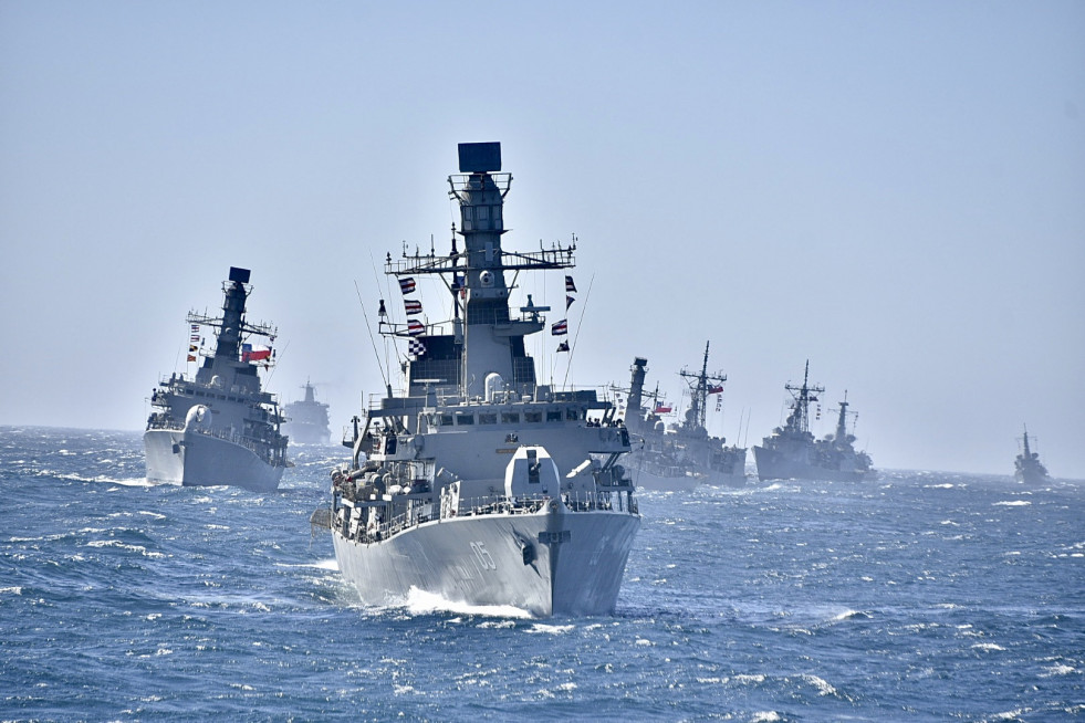La Escuadra Nacional de la Armada de Chile demuestra su capacidad de combate en la costa de Valparaíso