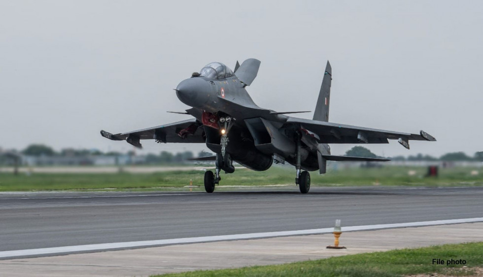 1.000 aviones de combate, 7.000 tanques y más de 300 ojivas nucleares: así son las fuerzas de India y Pakistán