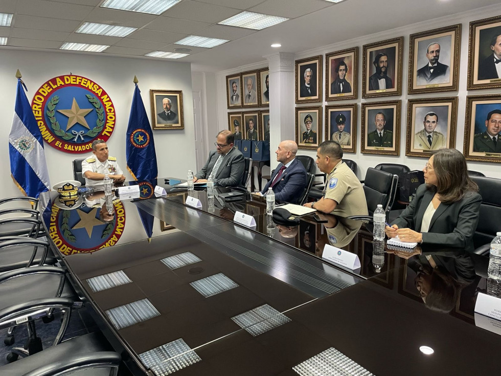 Funcionarios de Ecuador visitan El Salvador para conocer su estrategia de seguridad