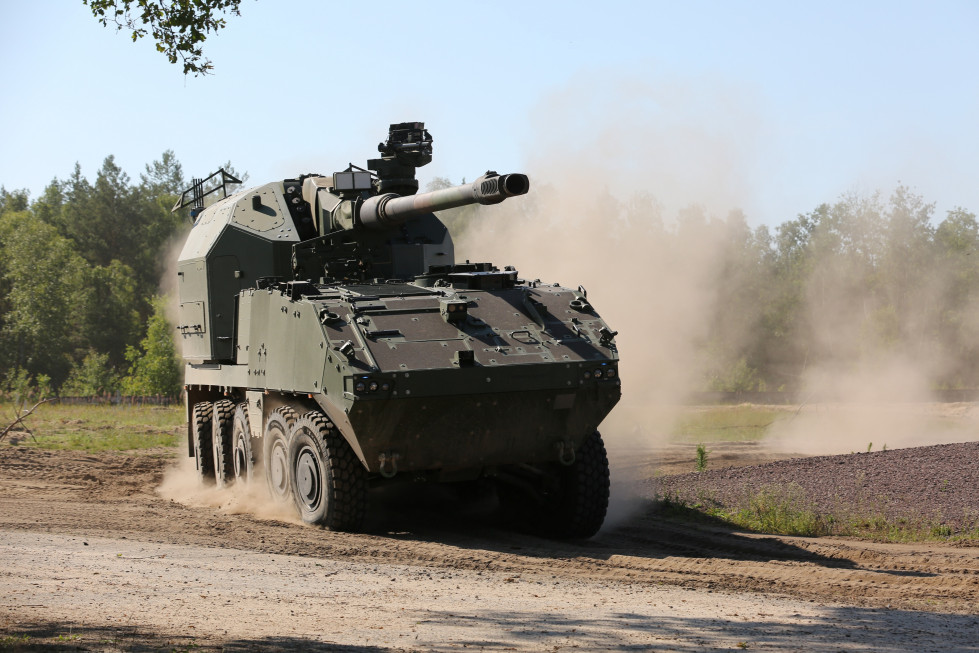 GDELS presenta en España su nuevo Piranha con el cañón de 155 mm de KNDS y sus vehículos 6x6 para sustituir al BMR