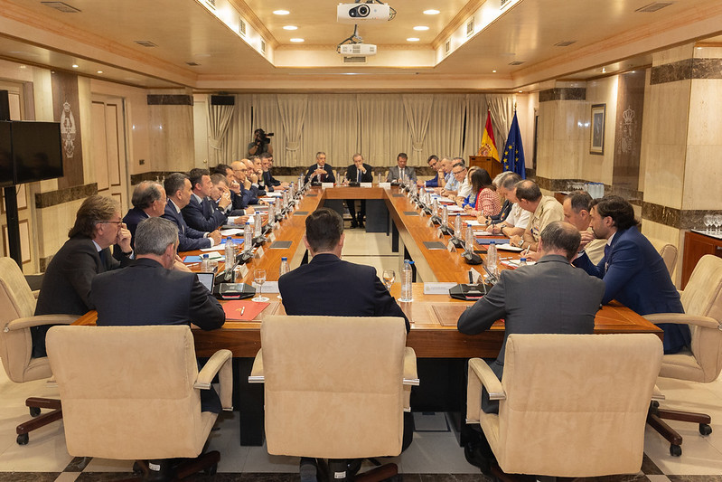 Reunión entre el Ministerio de Defensa y la industria