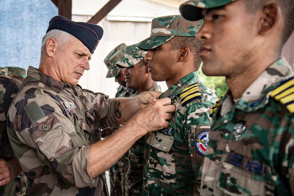 Francia imparte adiestramiento para el combate a cadetes de las FFAA de República Dominicana